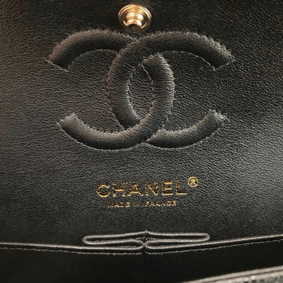 Authentic Chanel Small Classic Flap Chevron Black Caviar GHW - Picture 7 of 16